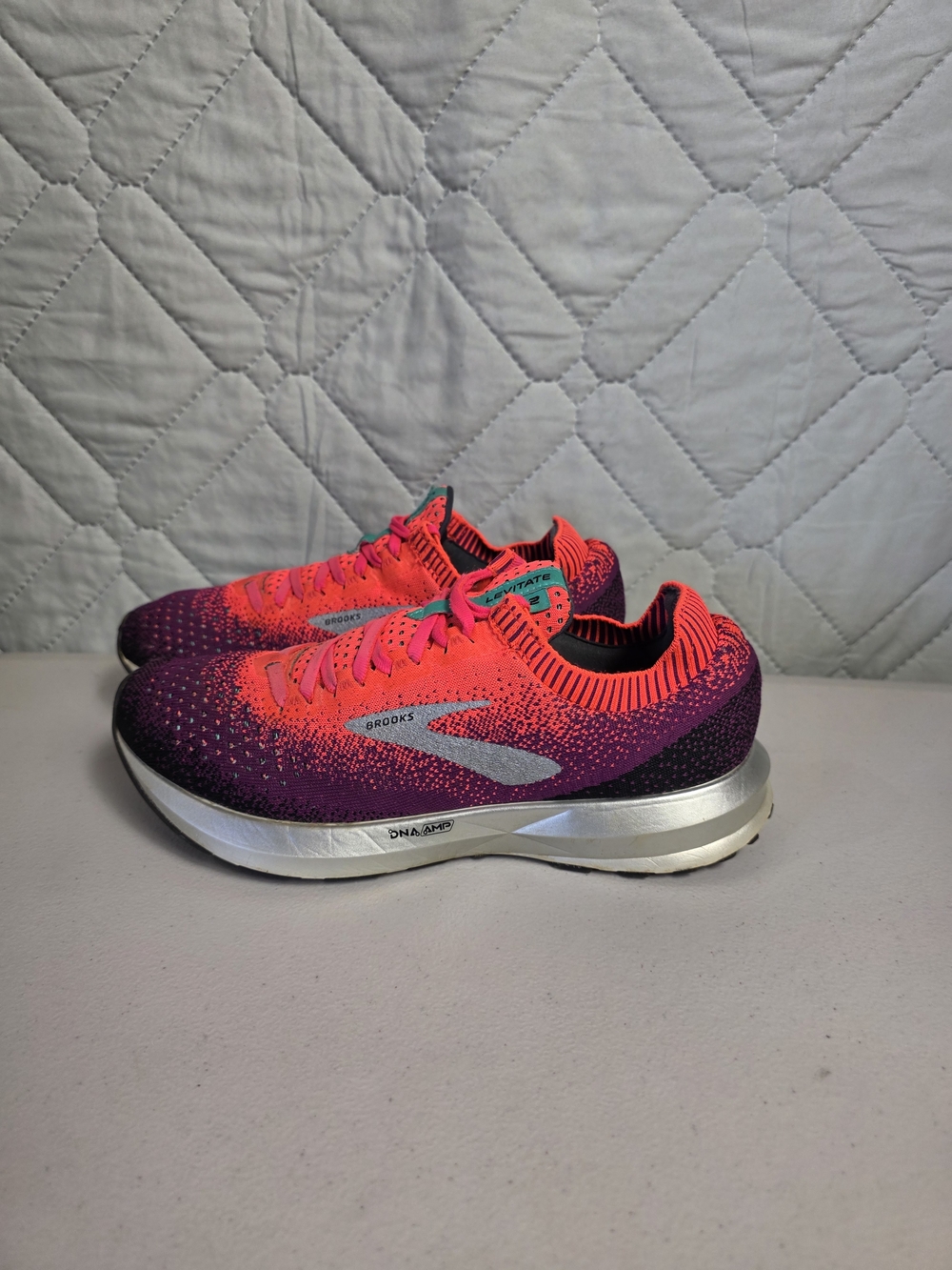 Brooks Levitate 2 Women's Running Shoes  Sneakers Sz US 9.5 Pink